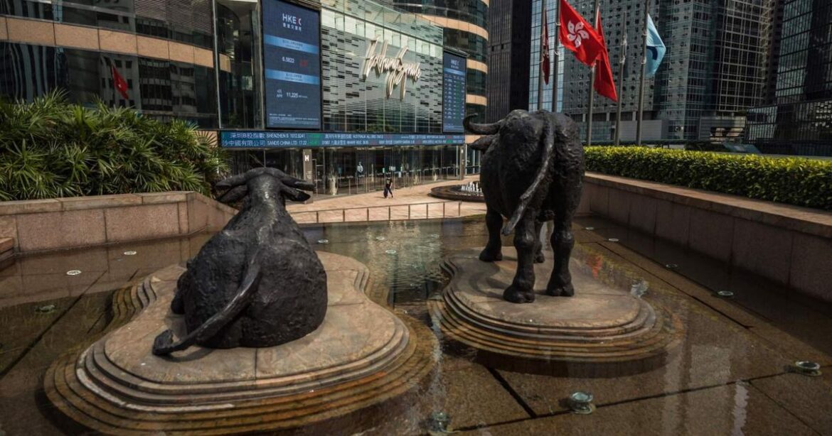 Global markets sink after sharp selloff in US bank stocks