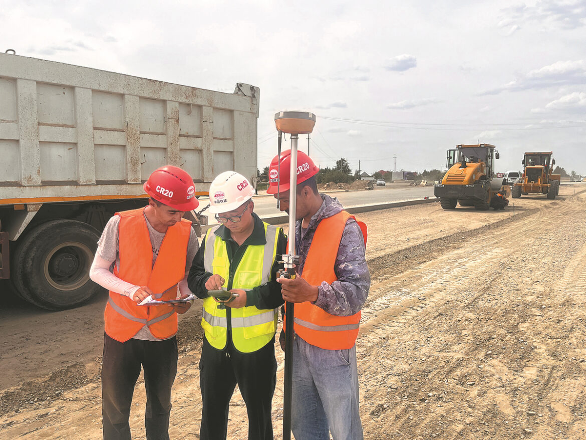 Chinese and Uzbek engineers from China Railway 20th Bureau Group Corp work on the A380 highway project in Uzbekistan on May 27. CHINA DAILY